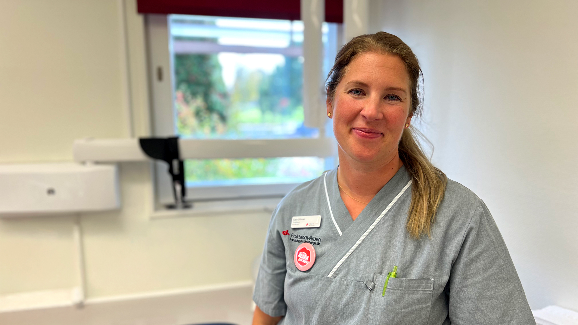 Klinikchef och tandläkare Sara Ullman sitter inne på ett av behandlingsrummen i Anderstorp.