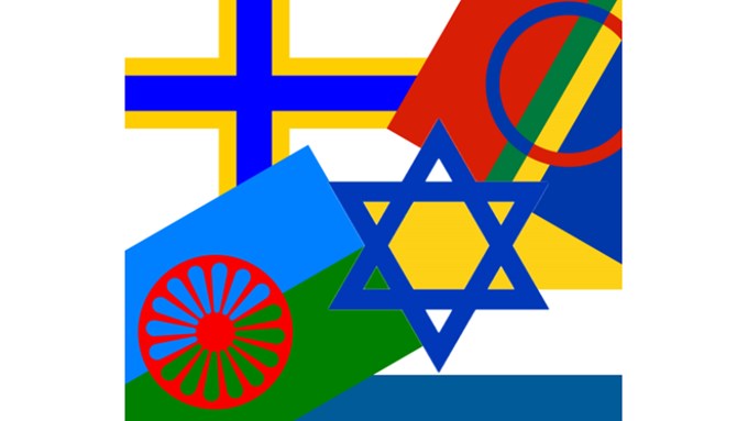De olika nationella minoriteternas flaggor i ett collage
