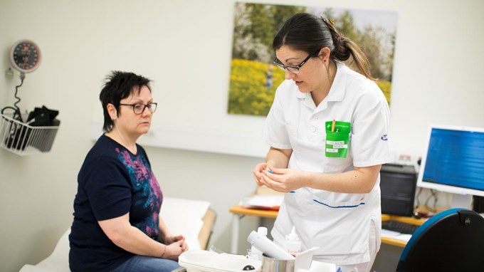 Patient och läkare i möte 