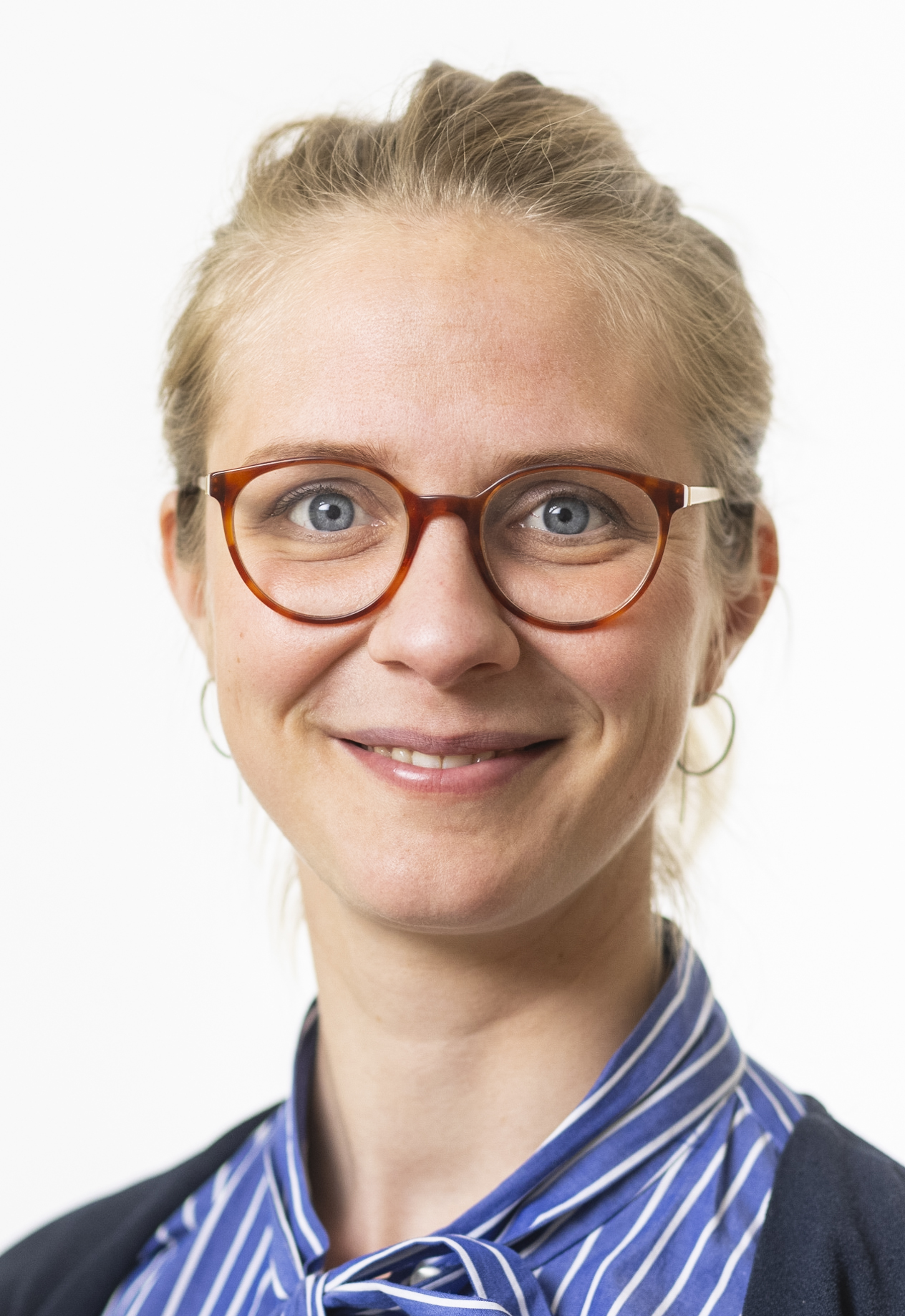Porträttbild på Lydia Olofsgård