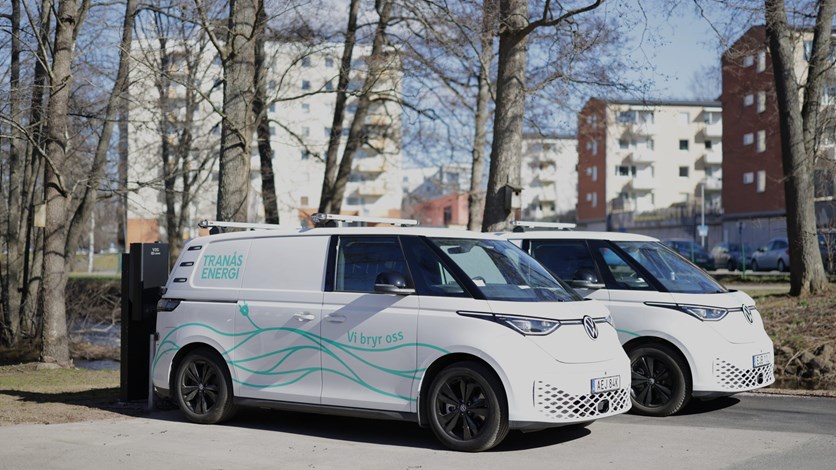 Tranås Energis elbilar som laddar.