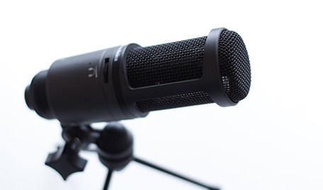 En svart mikrofon.