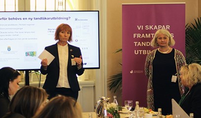 Regiondirektör Jane Ydman och JU:s rektor Agnetha Marell på plats i riksdagen.