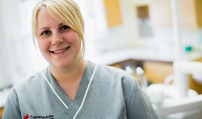 Josefine Ljungqvist har alltid gillat att gå till tandläkaren. Så yrkesvalet var givet och fyra somrar i rad har hon arbetat på Folktandvården i Vetlanda. 