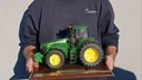 Vandringspokalen för Traktor-SM, en grön traktor.