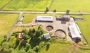 Vy över Klevarp, Tenhults naturbruksgymnasiums mjölkproduktionsanläggning.