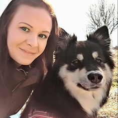 Djurvårdslärare Veronica Turesson tillsammans med sin hund